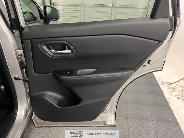 Used 2025 Nissan Rogue SV FWD image 34