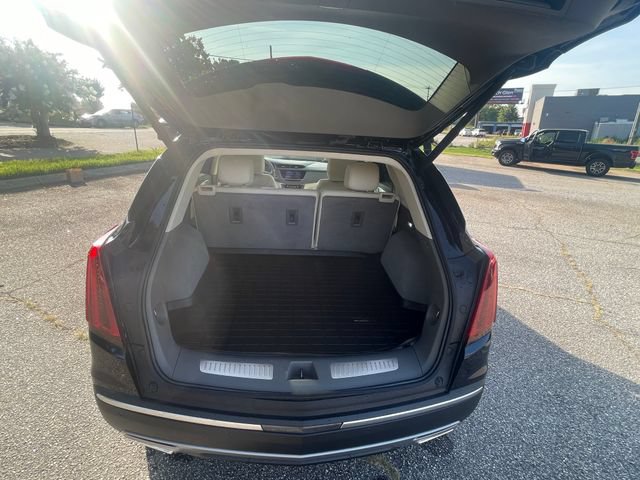 Used 2022 Cadillac XT5 Premium Luxury w/ Technology Package AWD/4WD image 9