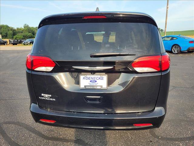 Used 2023 Chrysler Voyager LX FWD image 6