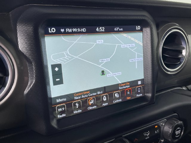 Used 2018 Jeep Wrangler Unlimited Sahara AWD/4WD image 8