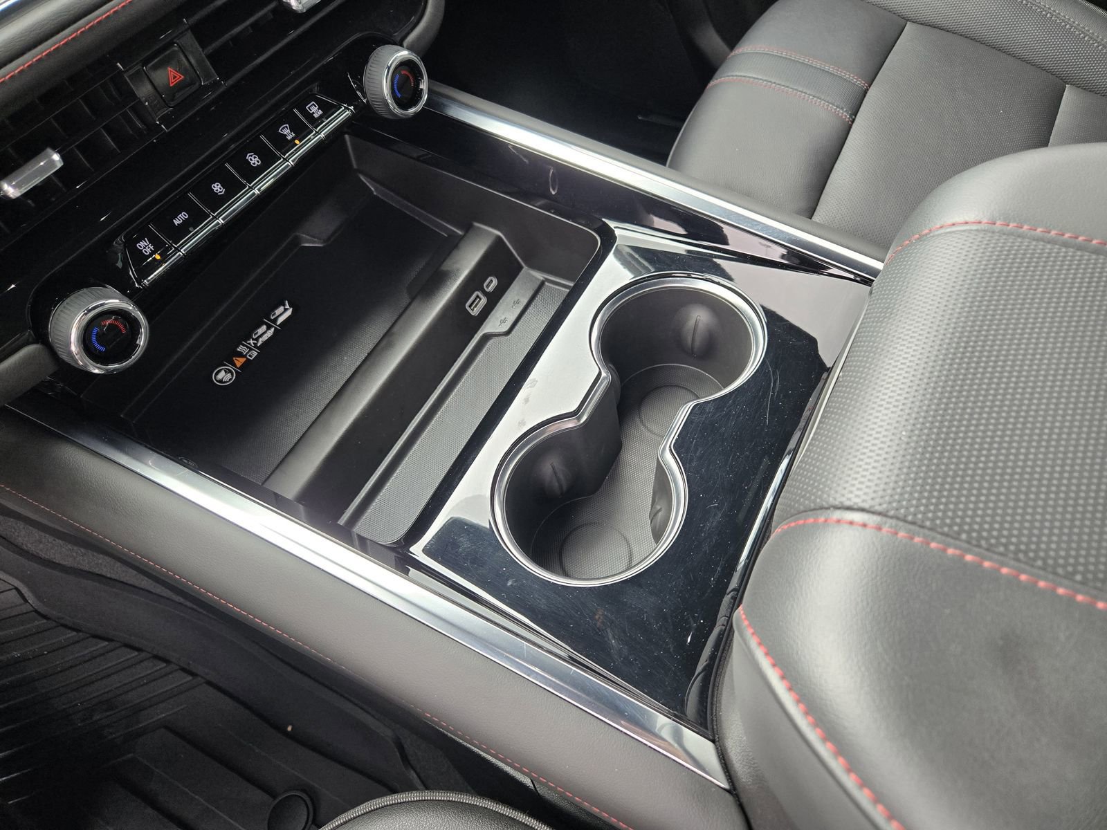 Used 2025 Chevrolet Suburban RST w/ Comfort Package image 17