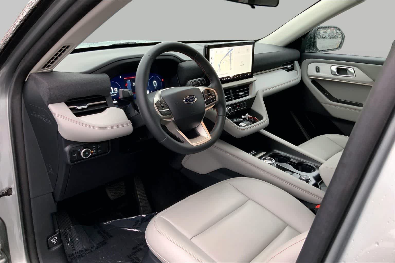 Certified 2025 Ford Explorer Active w/ Active Comfort Package RWD image 17