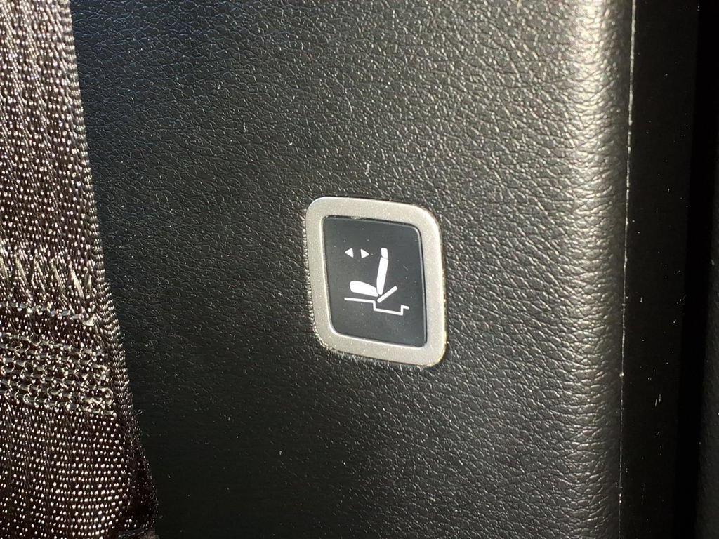 Used 2025 Chrysler Pacifica Limited FWD image 19