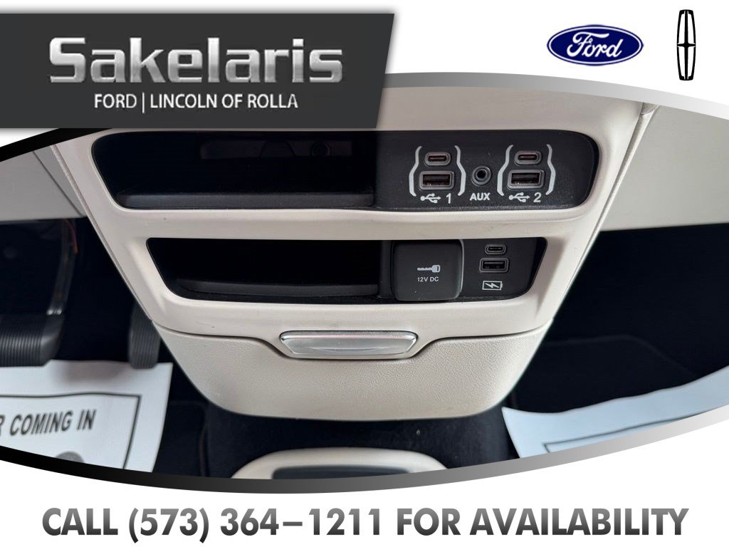 Used 2022 Chrysler Pacifica Touring-L FWD image 28