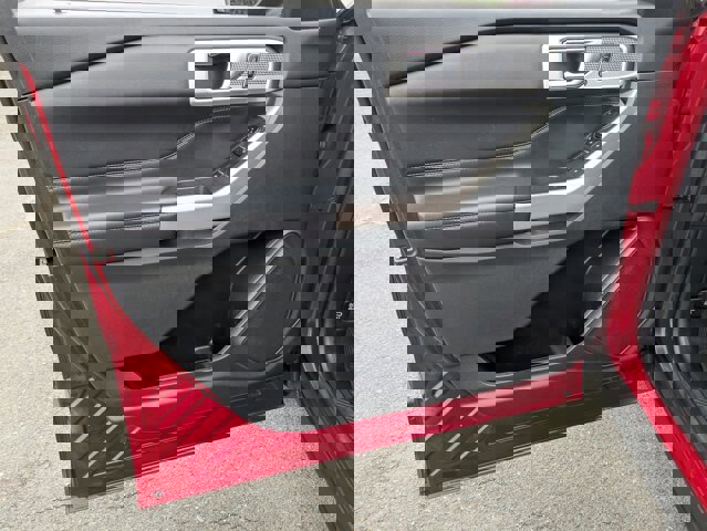 Certified 2022 Ford Explorer XLT w/ Equipment Group 202A image 12