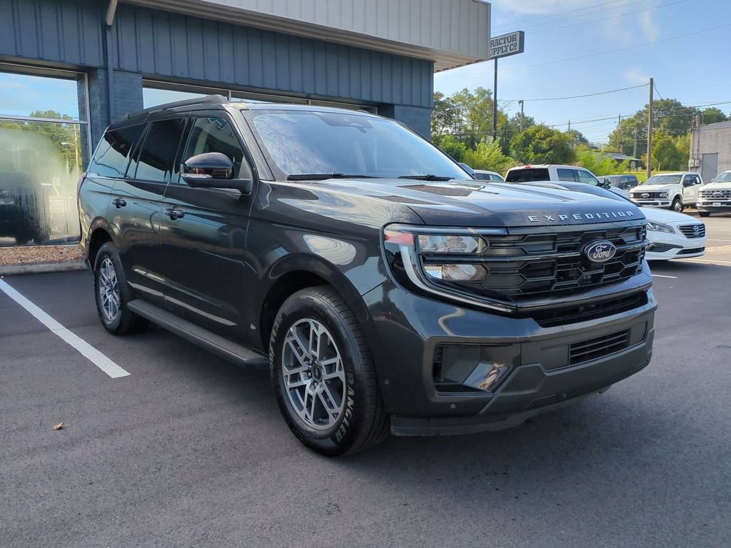 Certified 2025 Ford Expedition Active RWD image 3