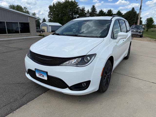 Used 2020 Chrysler Pacifica Touring-L AWD/4WD image 2