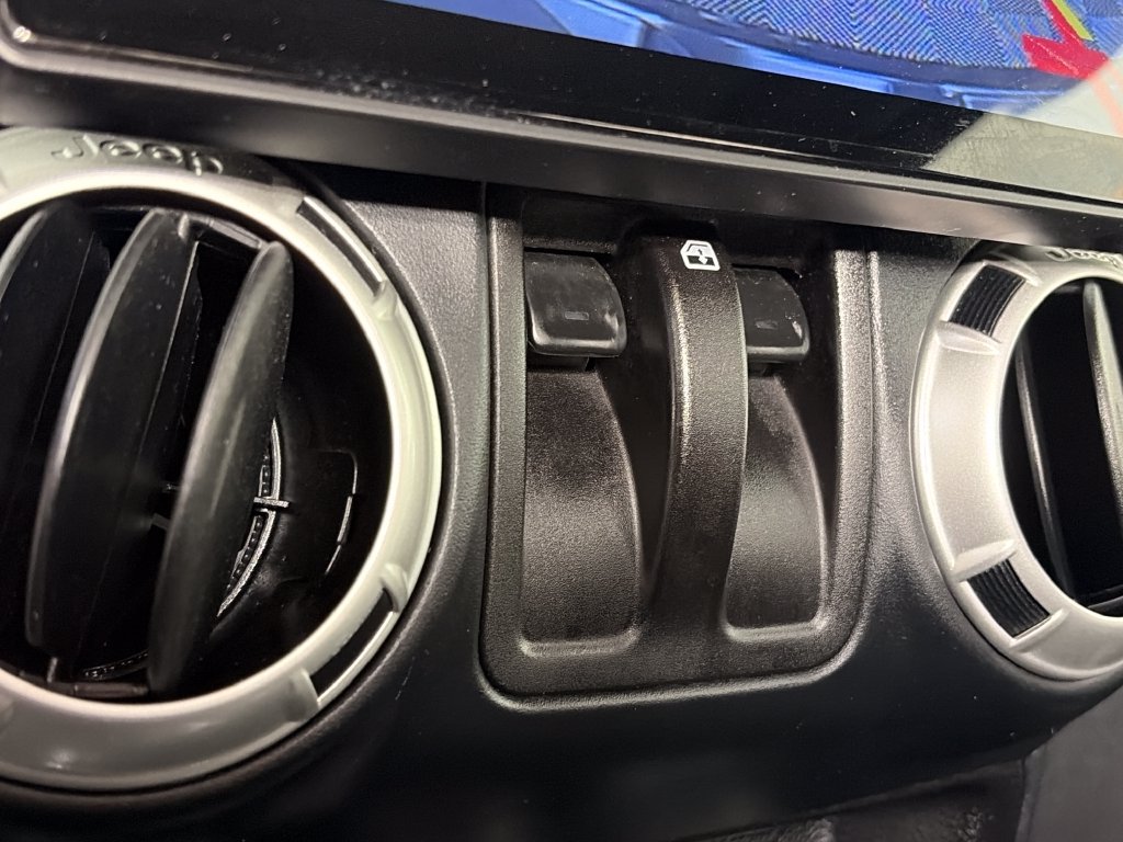 Used 2018 Jeep Wrangler Rubicon AWD/4WD image 19