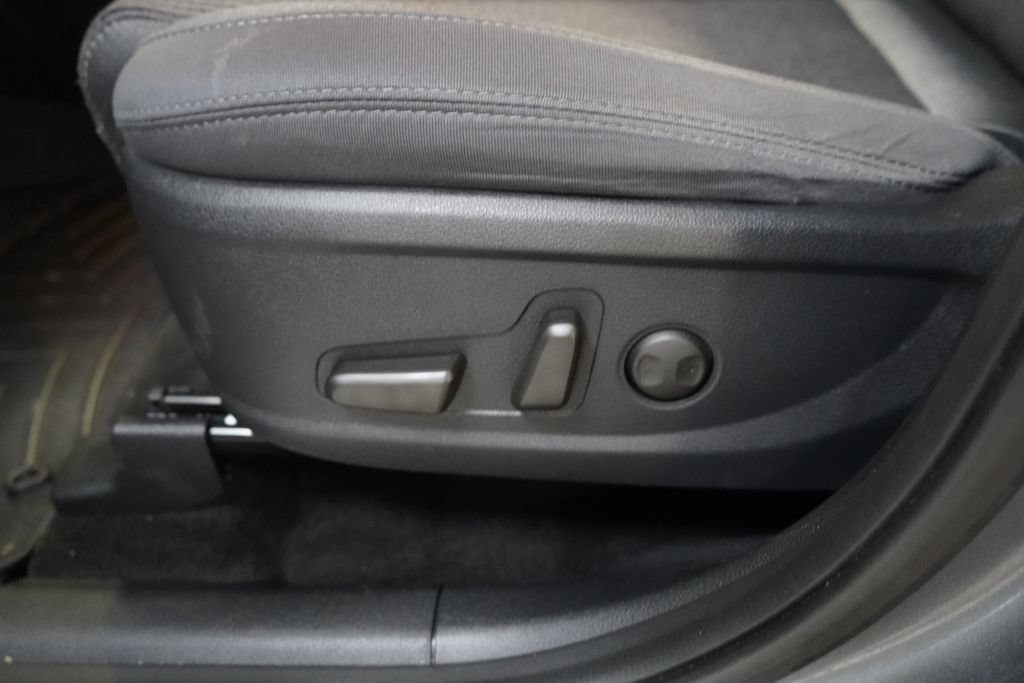 Used 2019 Hyundai Santa Fe SEL FWD image 17