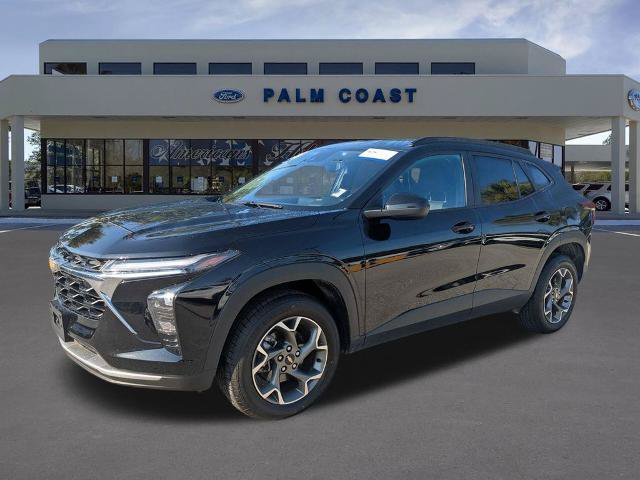 Used 2025 Chevrolet Trax LT FWD image 8