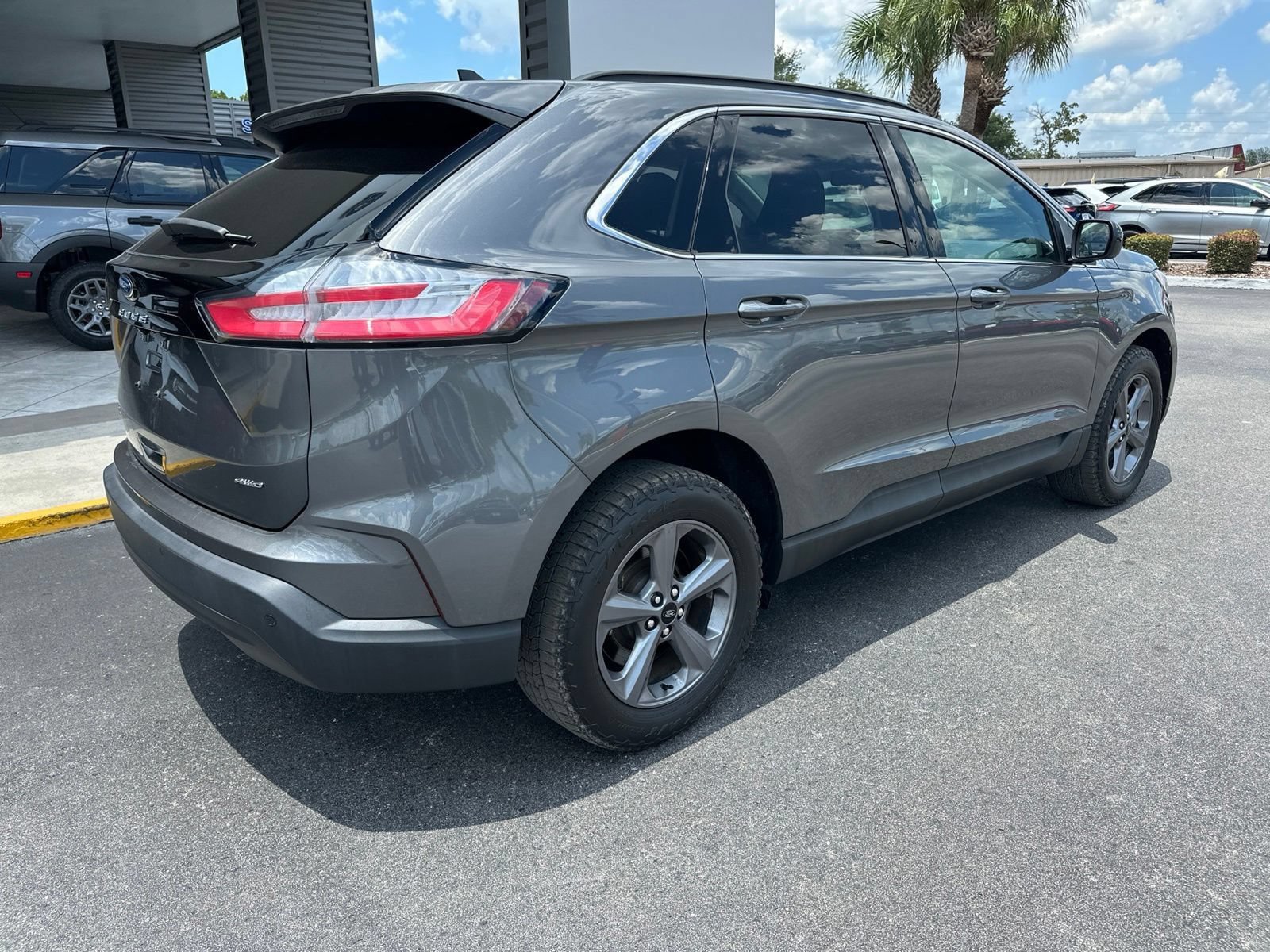 Certified 2022 Ford Edge SEL w/ Sport Appearance Package AWD/4WD image 5