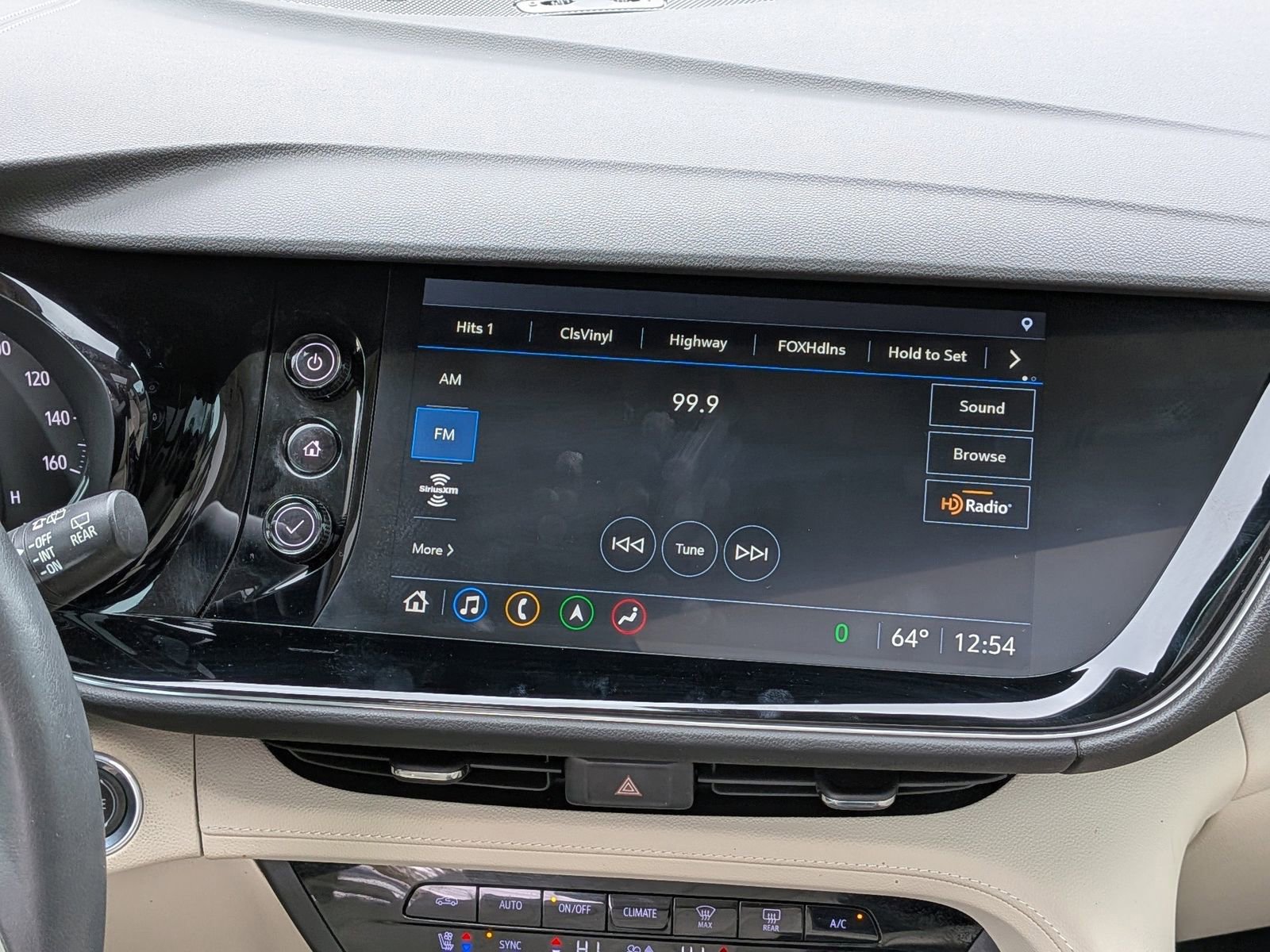 Used 2021 Buick Envision Avenir w/ Technology Package II image 10