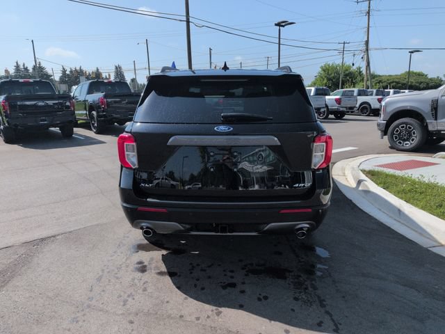 Certified 2023 Ford Explorer XLT w/ Equipment Group 202A AWD/4WD image 4