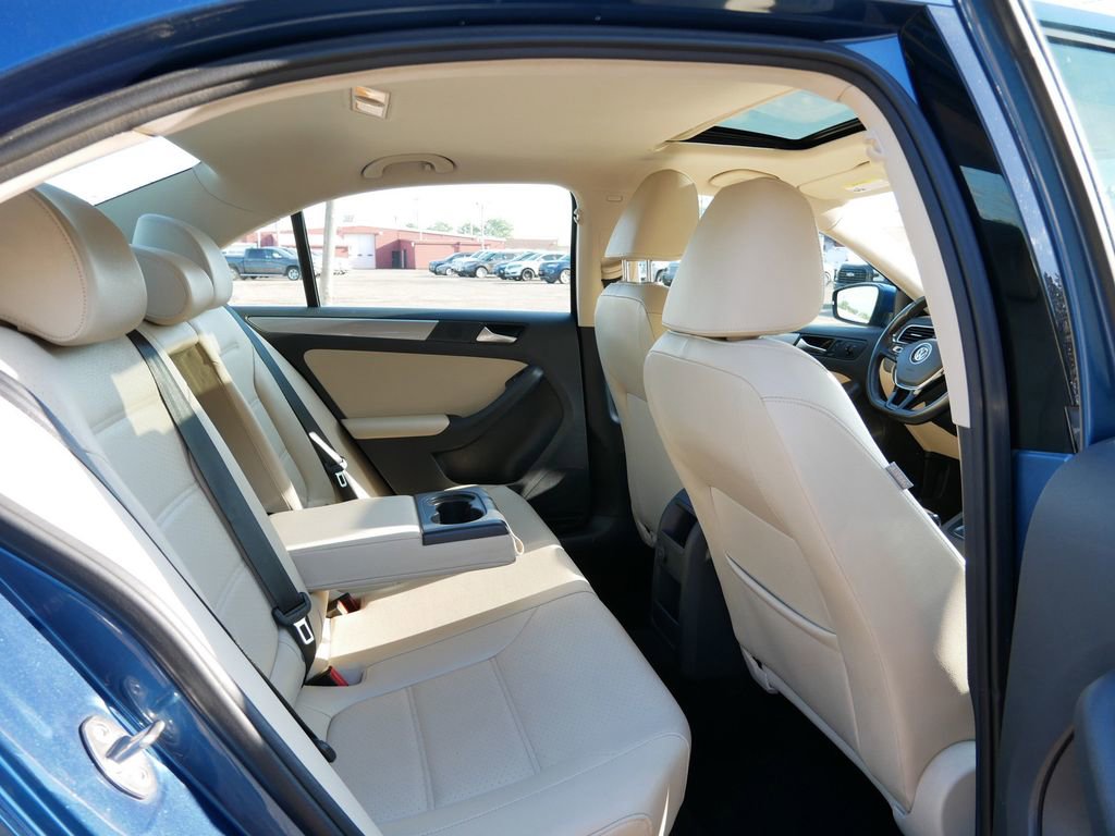 Used 2017 Volkswagen Jetta SE FWD image 9