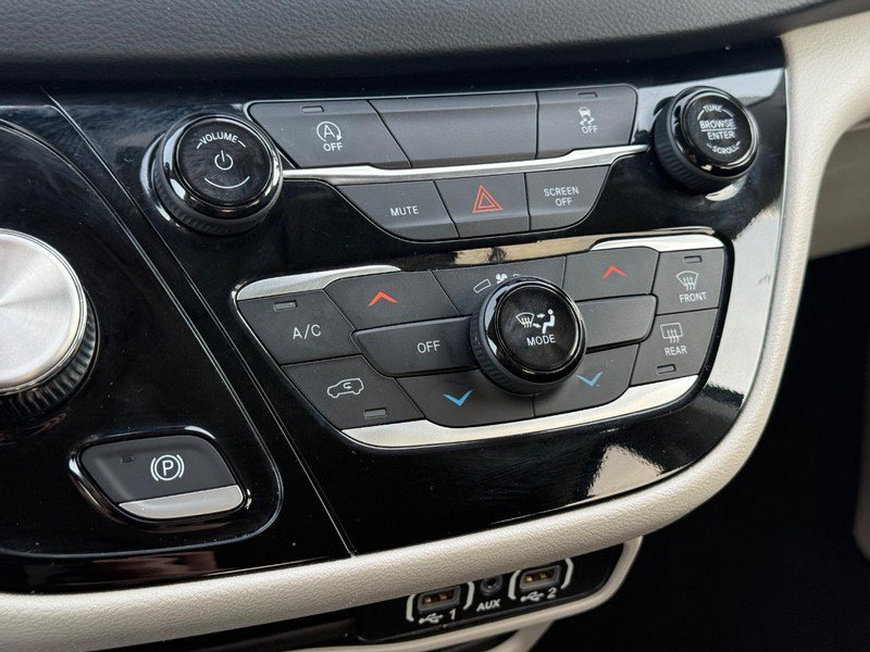 Used 2023 Chrysler Voyager LX FWD image 20