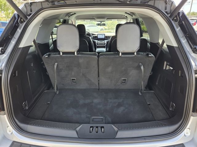 Certified 2022 Ford Explorer XLT w/ Equipment Group 202A RWD image 18