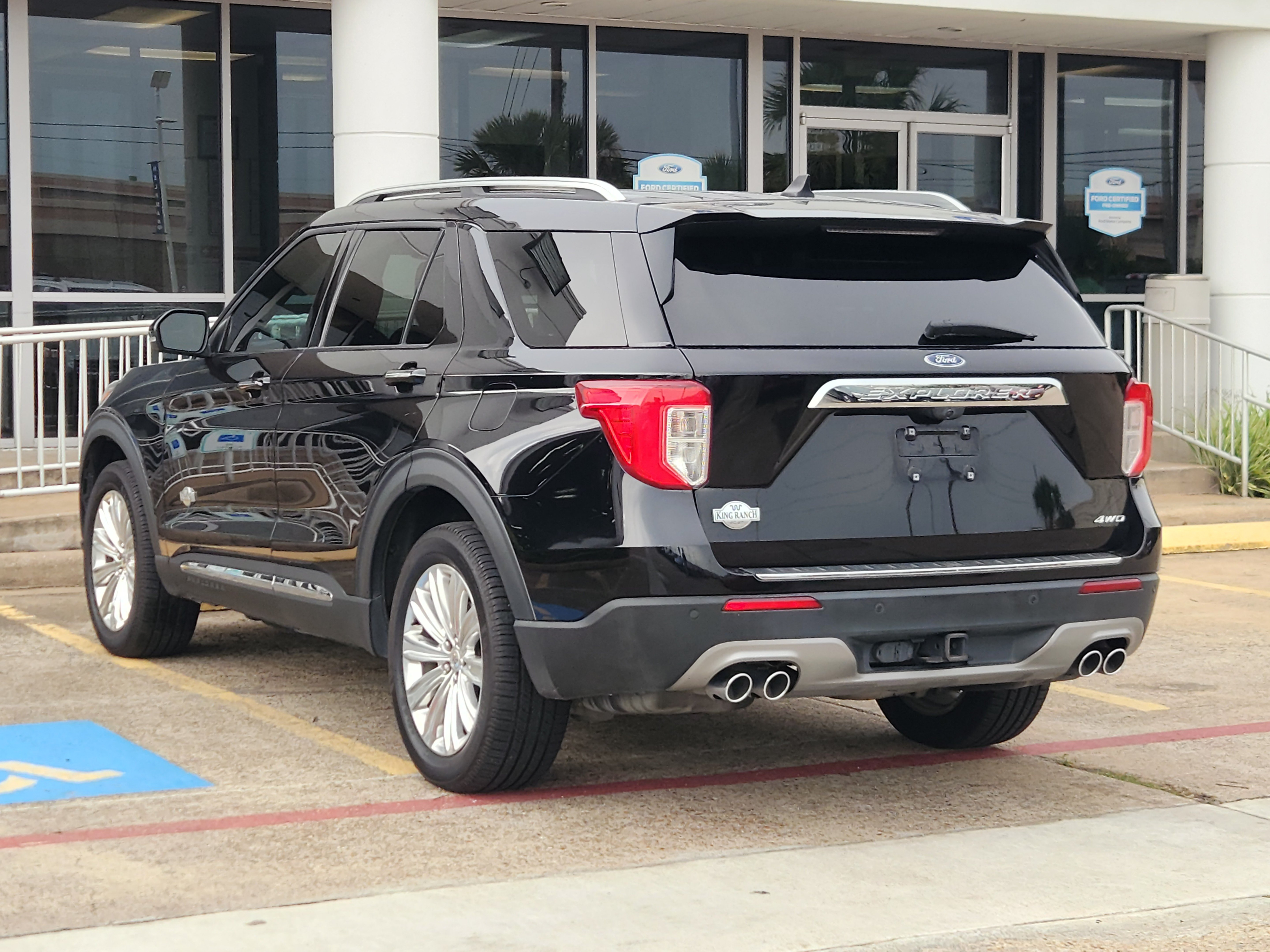 Certified 2022 Ford Explorer King Ranch w/ Technology Package AWD/4WD image 4