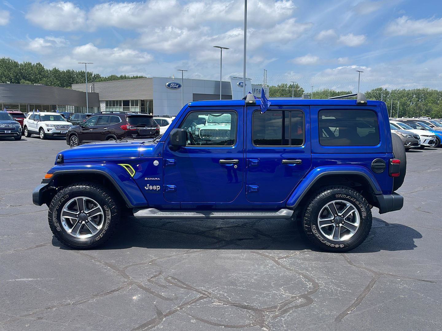 Used 2020 Jeep Wrangler Unlimited Sahara AWD/4WD image 2