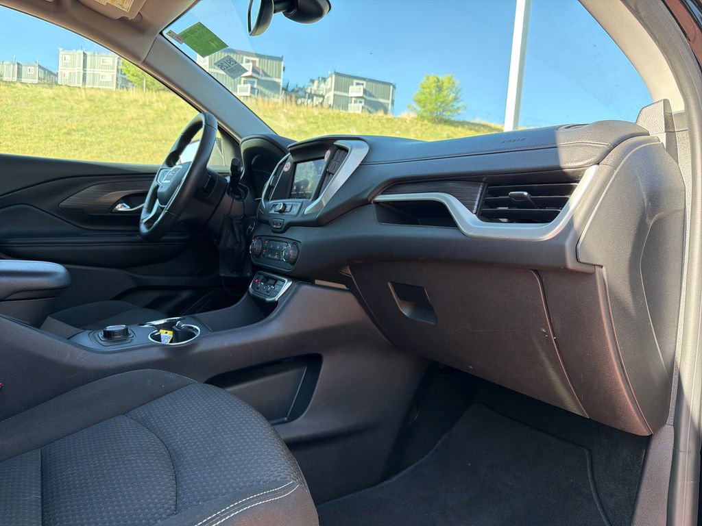 Used 2024 GMC Terrain SLE image 31