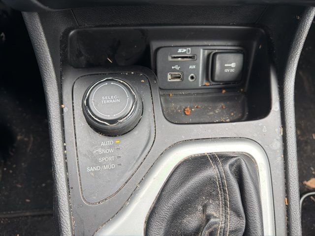 Used 2018 Jeep Cherokee Latitude Plus w/ Comfort/Convenience Group image 22