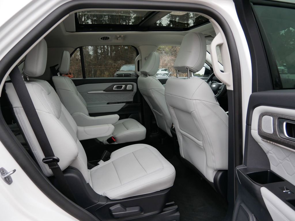 Certified 2025 Ford Explorer Platinum w/ Ultimate Package AWD/4WD image 9