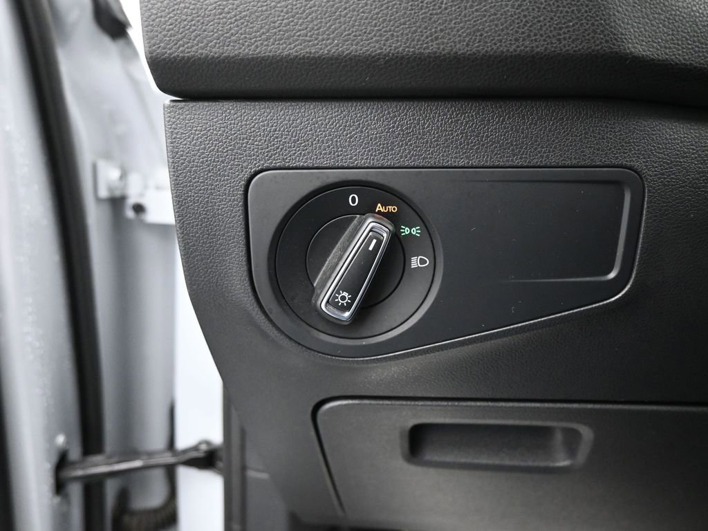 Used 2019 Volkswagen Tiguan SE w/ Panoramic Sunroof Package FWD image 13