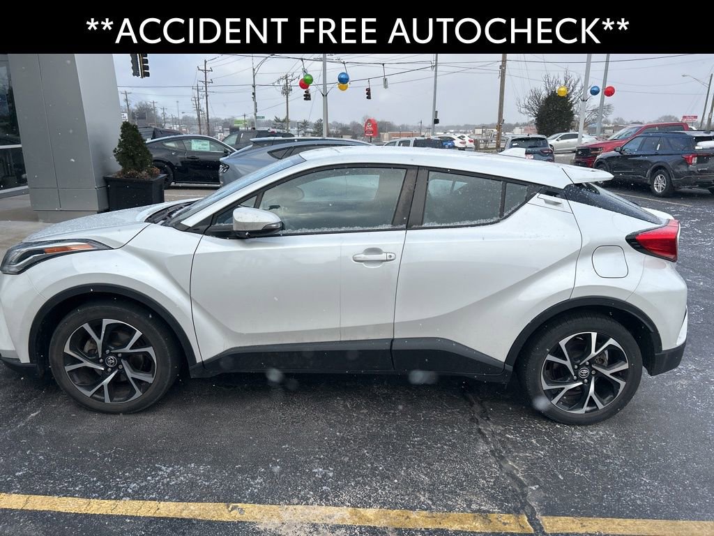 Used 2022 Toyota C-HR XLE image 10