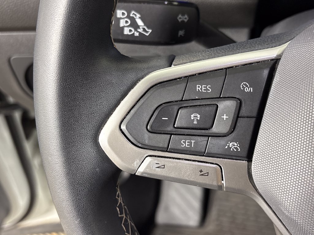 Used 2022 Volkswagen Tiguan SE FWD image 17