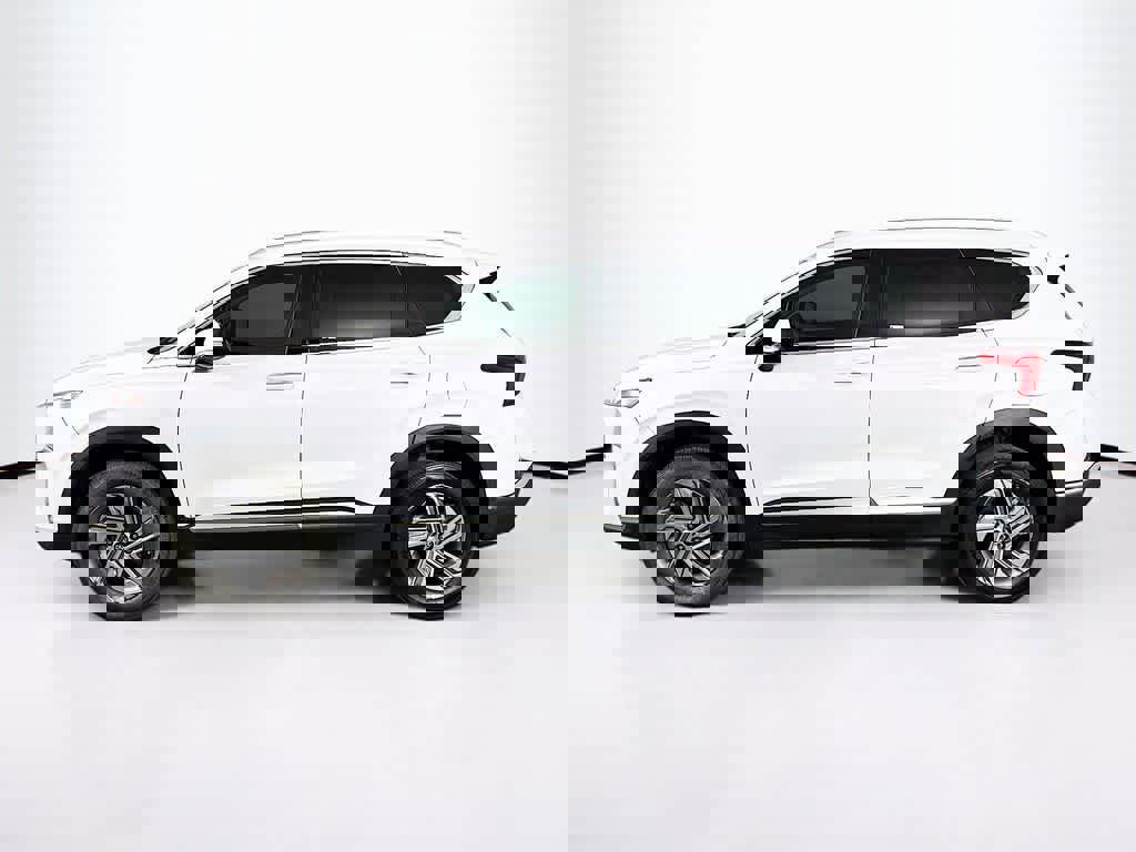 Used 2021 Hyundai Santa Fe SEL w/ Convenience Package image 2