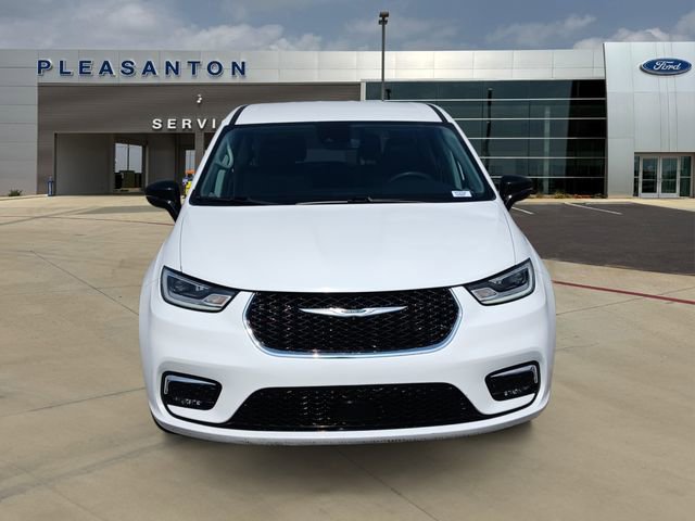 Used 2024 Chrysler Pacifica Touring-L FWD image 8