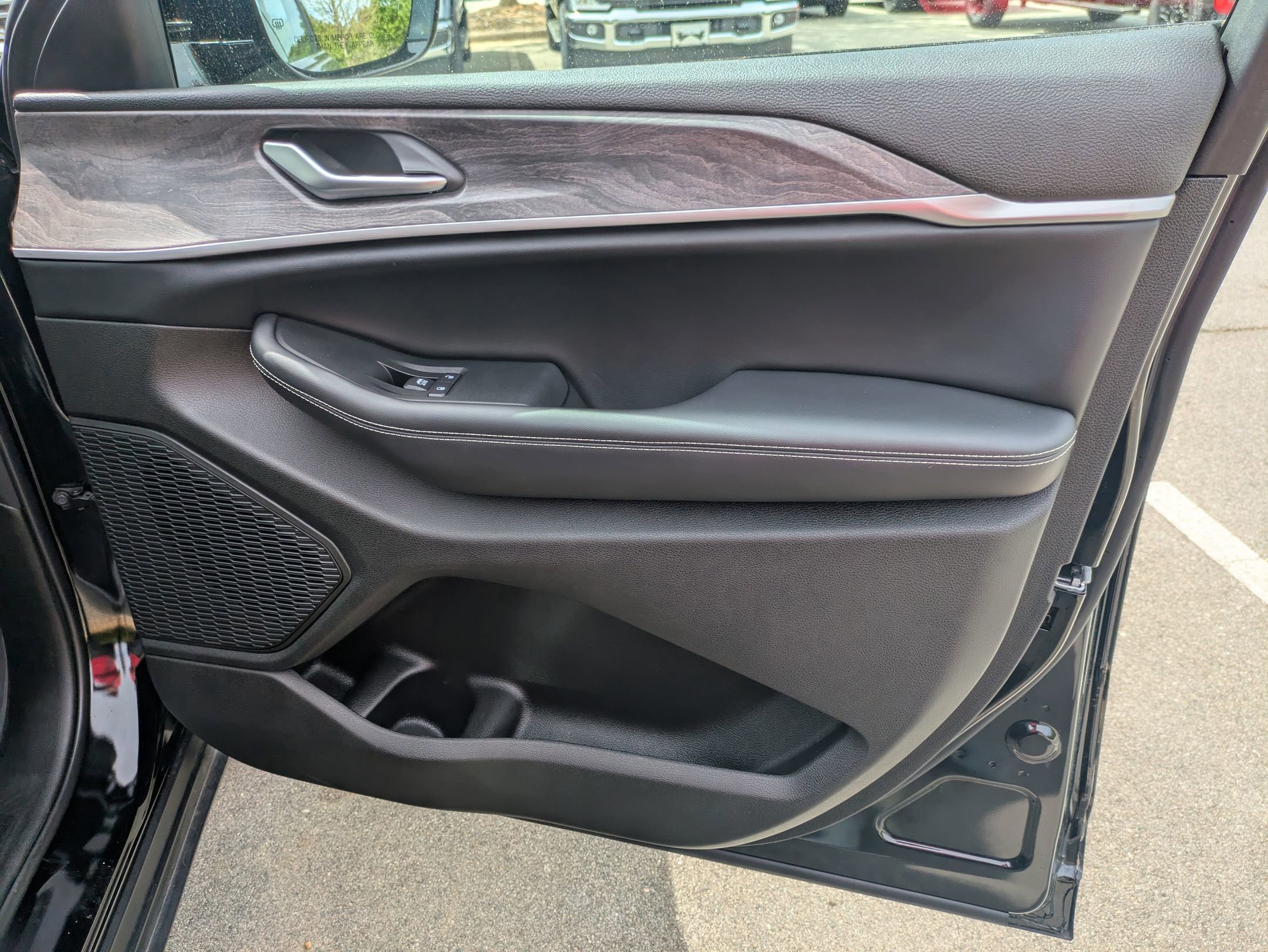 Used 2023 Jeep Grand Cherokee Limited w/ Luxury Tech Group II AWD/4WD image 42