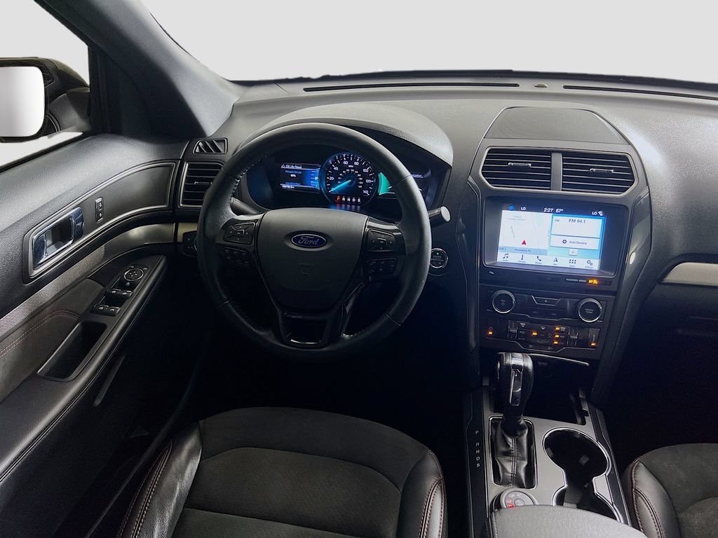 Certified 2018 Ford Explorer XLT w/ Equipment Group 202A AWD/4WD image 27
