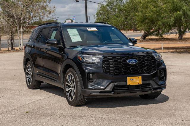 Certified 2025 Ford Explorer ST-Line w/ Premium Package RWD image 2