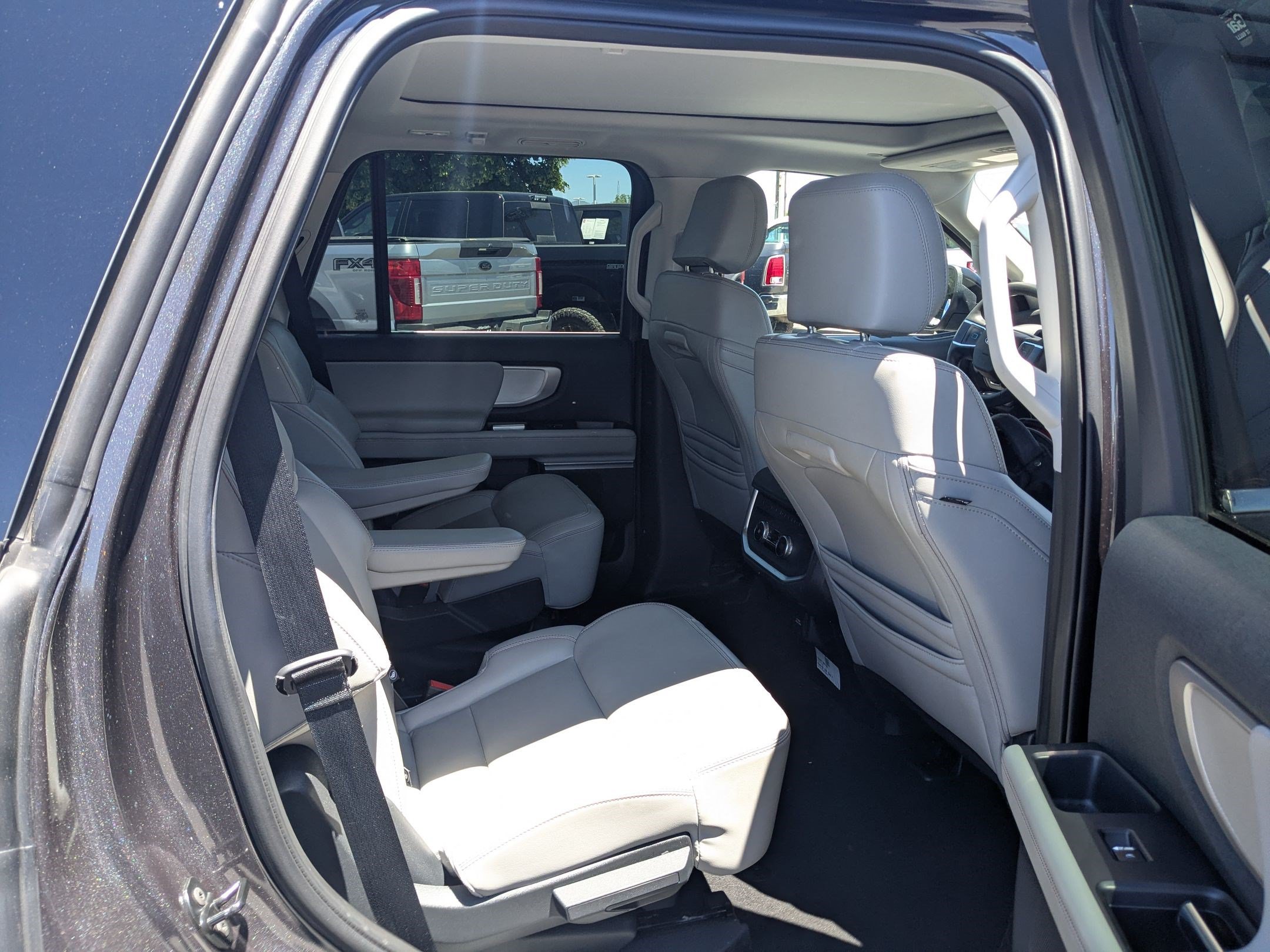 Certified 2025 Ford Expedition Active AWD/4WD image 34