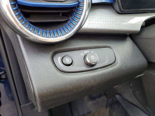 Used 2024 Chevrolet Trax LT w/ Sunroof Package image 8