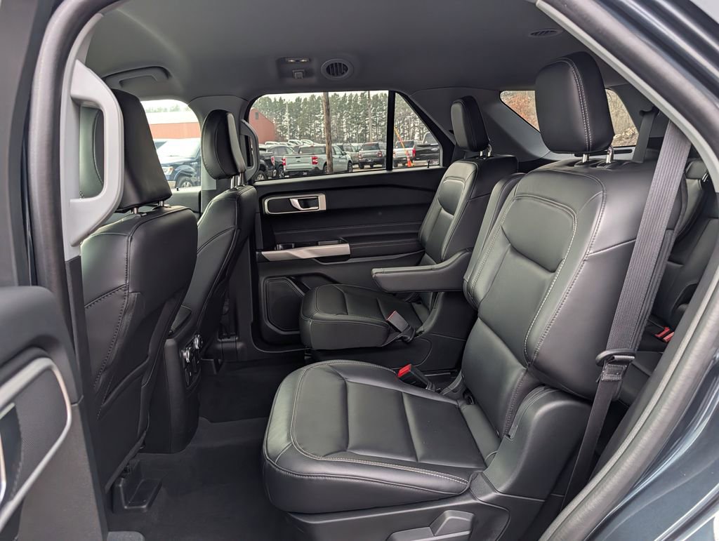 Certified 2022 Ford Explorer XLT w/ Equipment Group 202A image 11