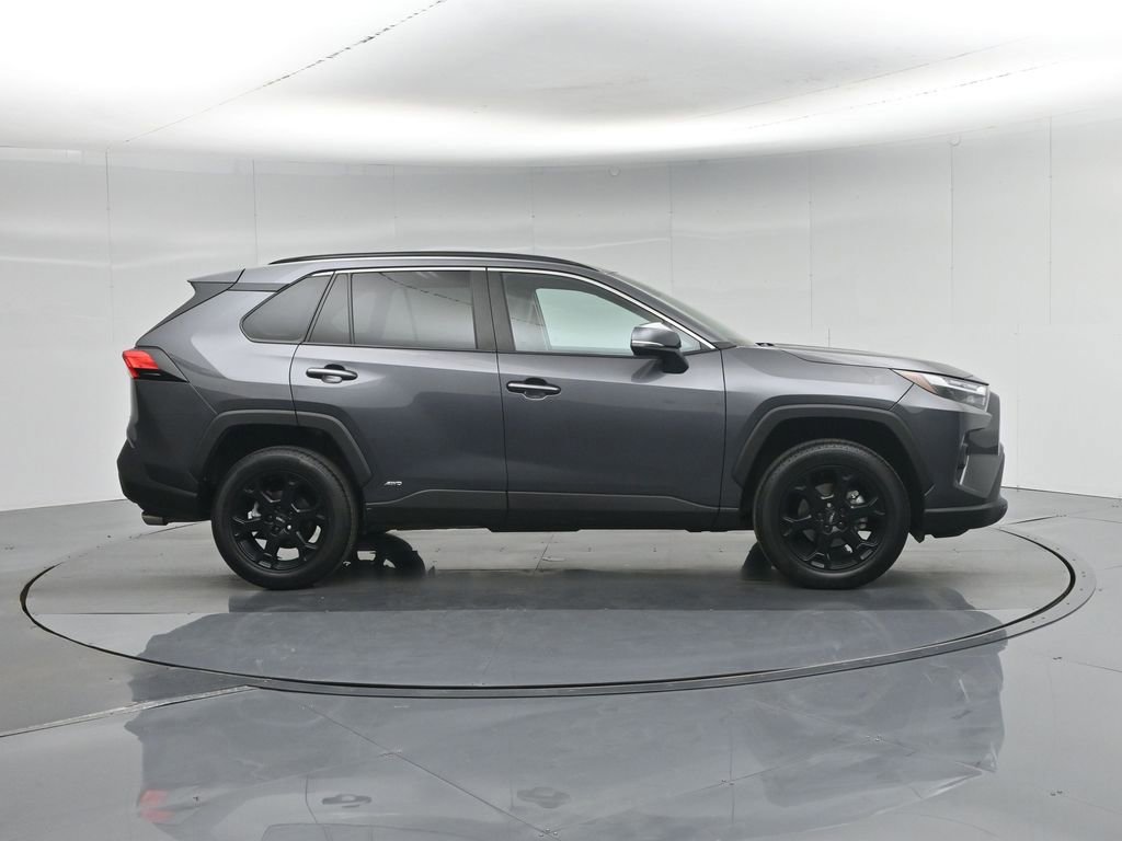 Used 2022 Toyota RAV4 XLE Premium image 7