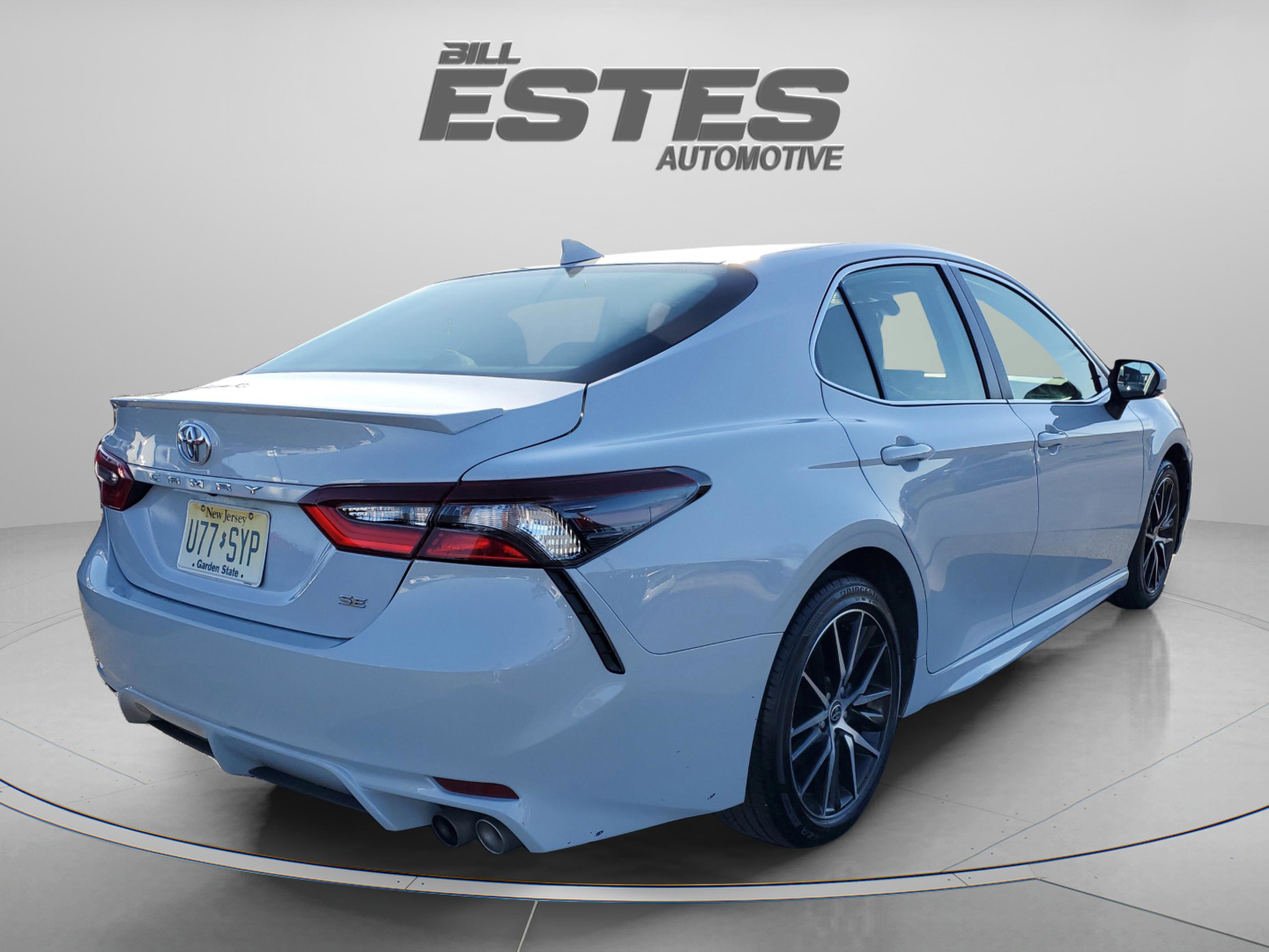 Used 2024 Toyota Camry SE image 3