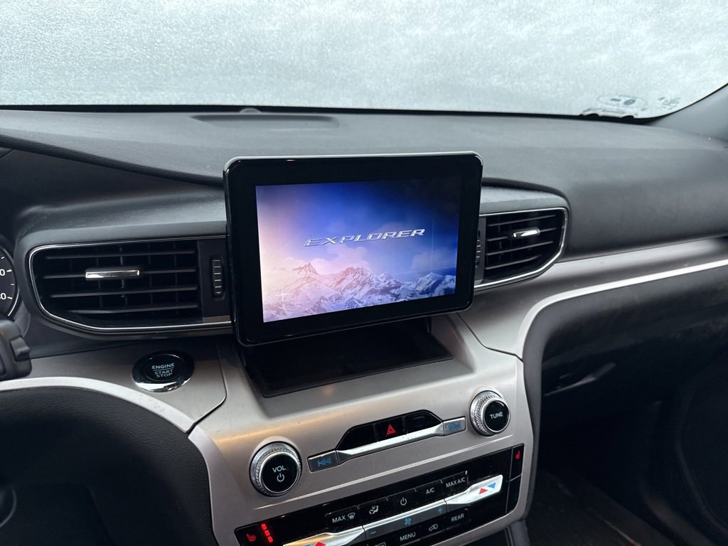 Certified 2022 Ford Explorer XLT w/ Equipment Group 202A image 9