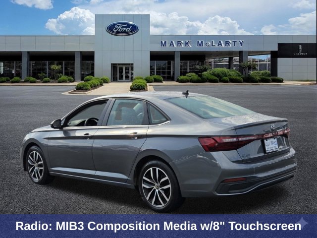 Used 2025 Volkswagen Jetta SE FWD image 3