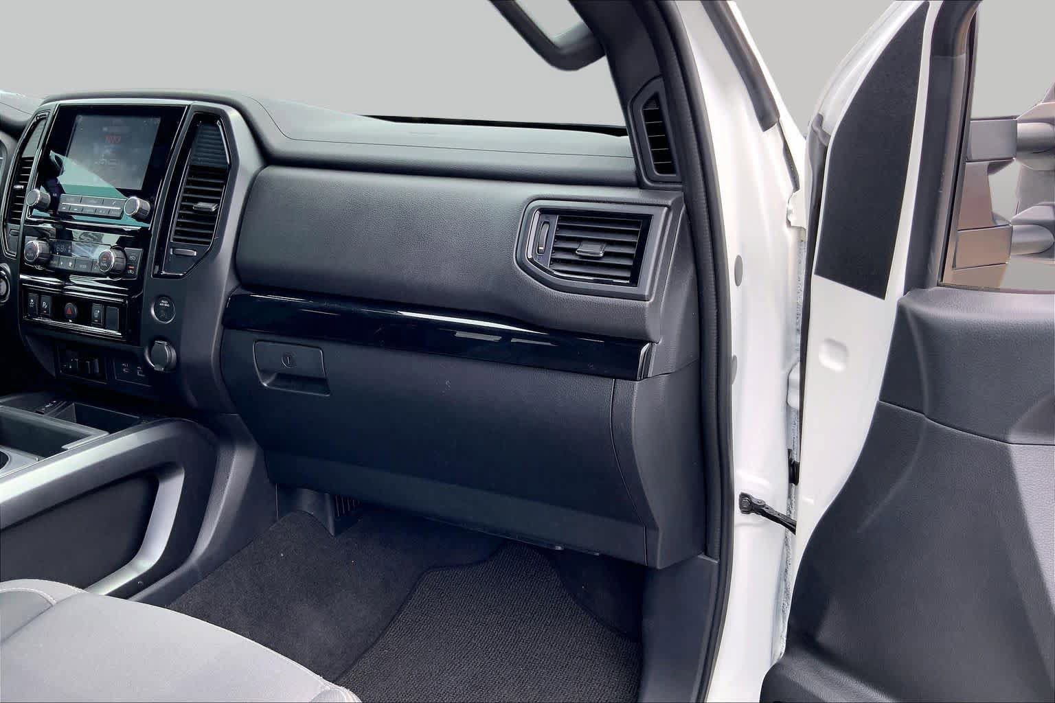 Used 2024 Nissan Titan SV RWD image 18