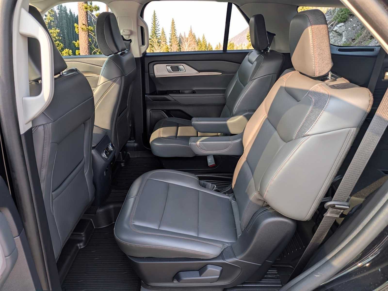 Certified 2025 Ford Explorer Active w/ Active Comfort Package AWD/4WD image 16