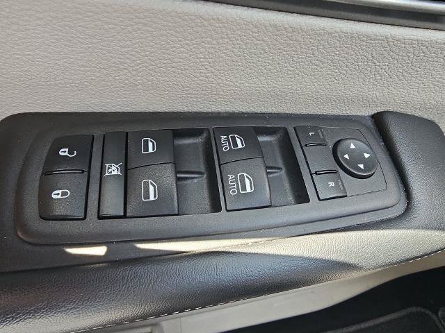 Used 2023 Chrysler Pacifica Touring-L FWD image 27