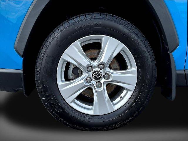 Used 2019 Toyota RAV4 LE w/ Carpet Mat Package AWD/4WD image 37