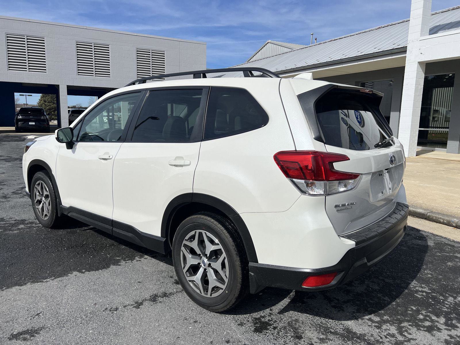 Used 2023 Subaru Forester Premium image 3