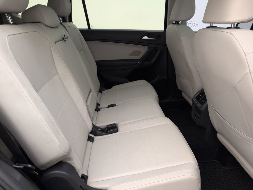 Used 2020 Volkswagen Tiguan SE w/ Panoramic Sunroof Package image 20