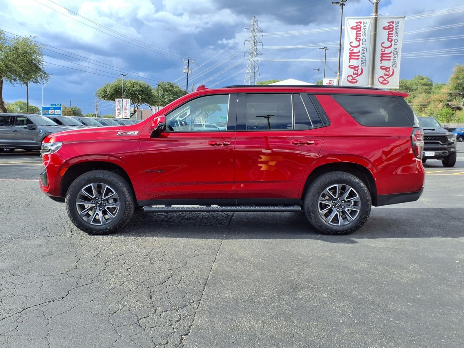 Used 2024 Chevrolet Tahoe Z71 w/ Luxury Package AWD/4WD image 9