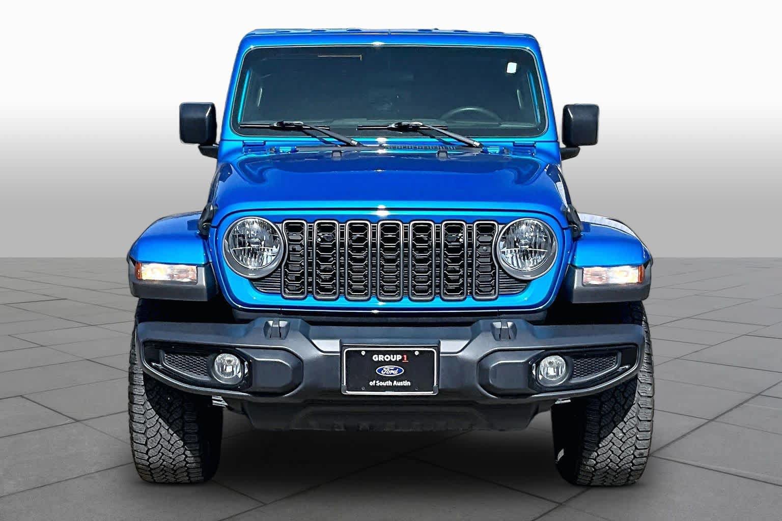 Used 2025 Jeep Gladiator Sport AWD/4WD image 4