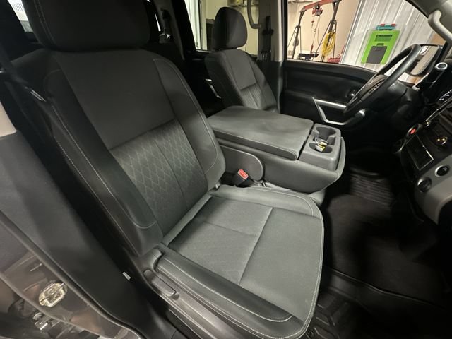 Used 2018 Nissan Titan SV AWD/4WD image 32