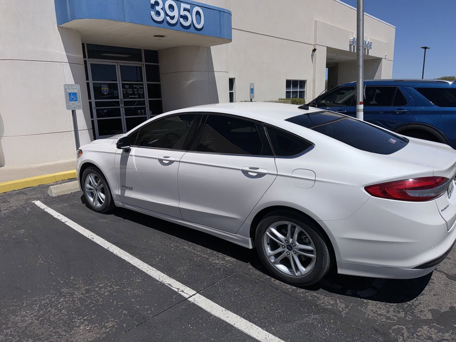 Certified 2018 Ford Fusion SE FWD image 3